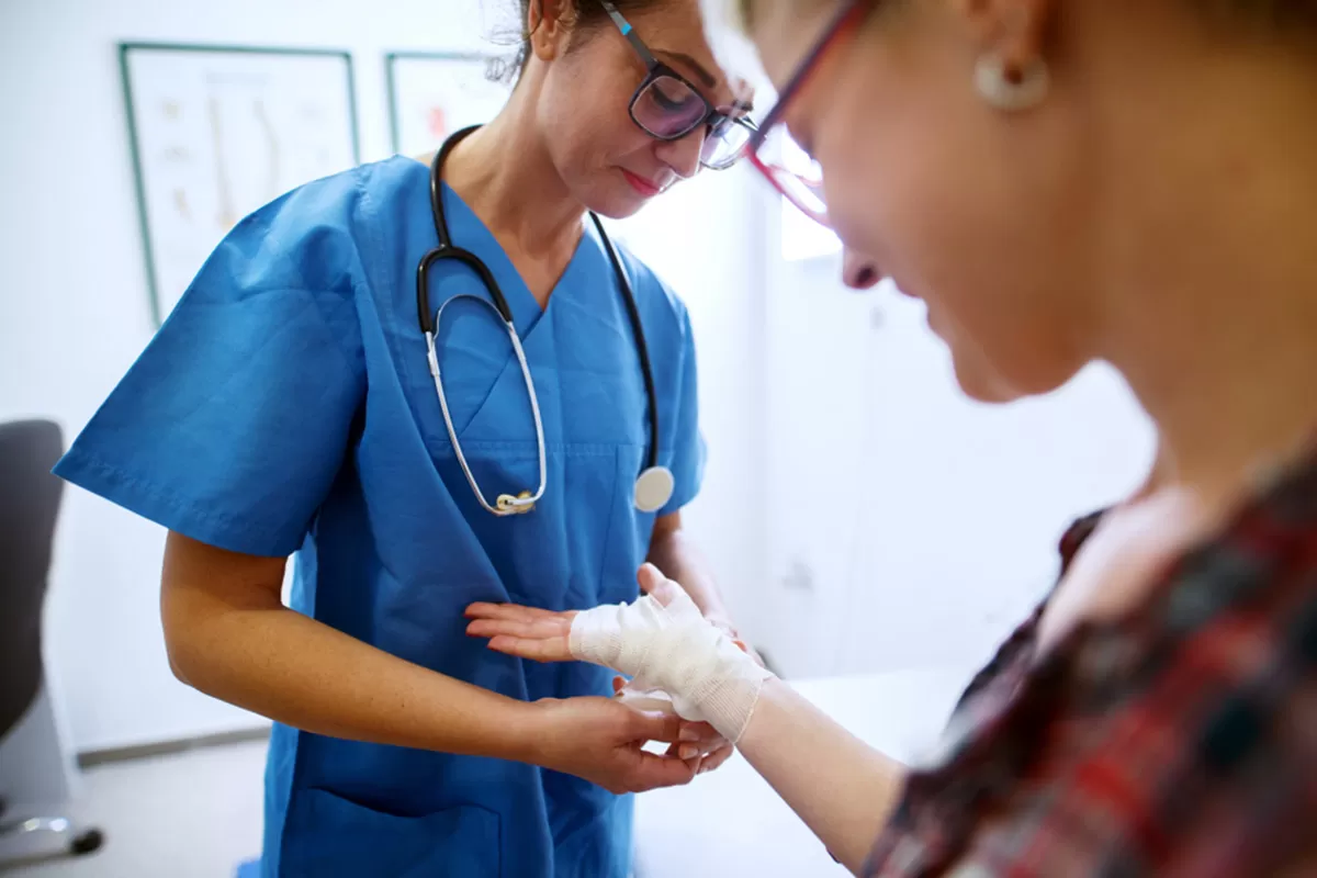 Pansarea plăgilor – cum se îngrijesc corect plăgile după operații?