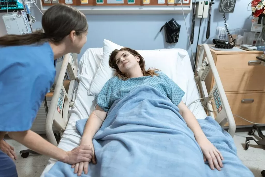 Cum se schimbă un pampers acasă, la adulți